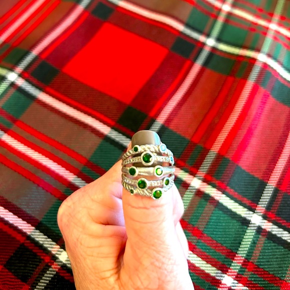 Ring - Picture 1 of 2